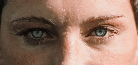 Blue eyes and contact lens